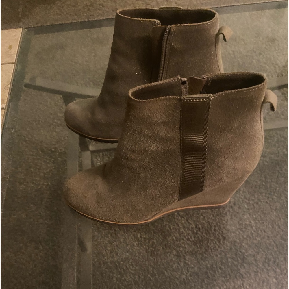 Ankle boots.